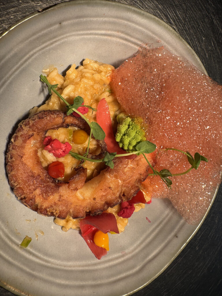 Tentacule de poulpe LOCAL restaurant sur l'île d'Oléron